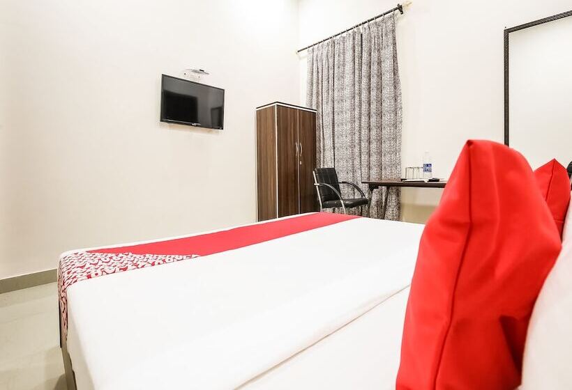 Отель Goldenland By Oyo Rooms