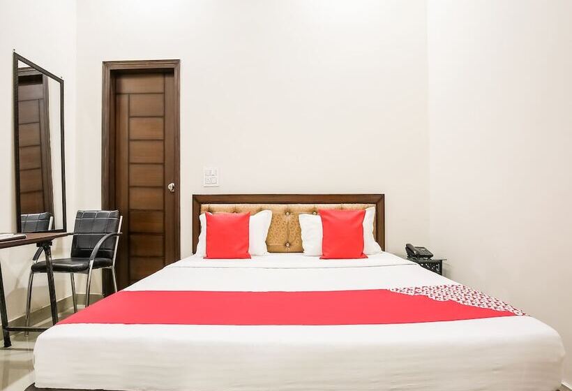 Отель Goldenland By Oyo Rooms