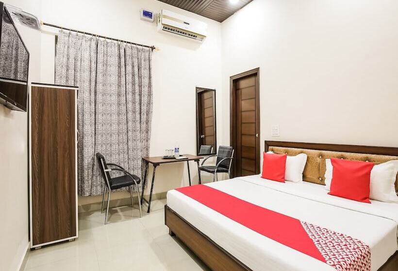 Отель Goldenland By Oyo Rooms