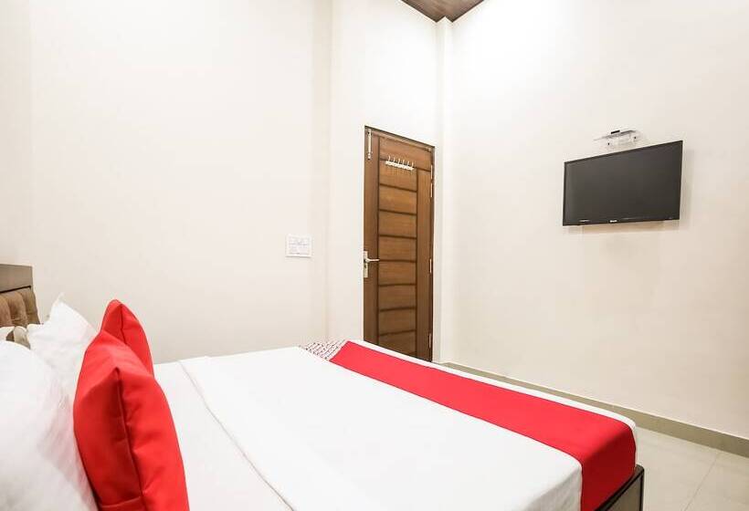 Отель Goldenland By Oyo Rooms