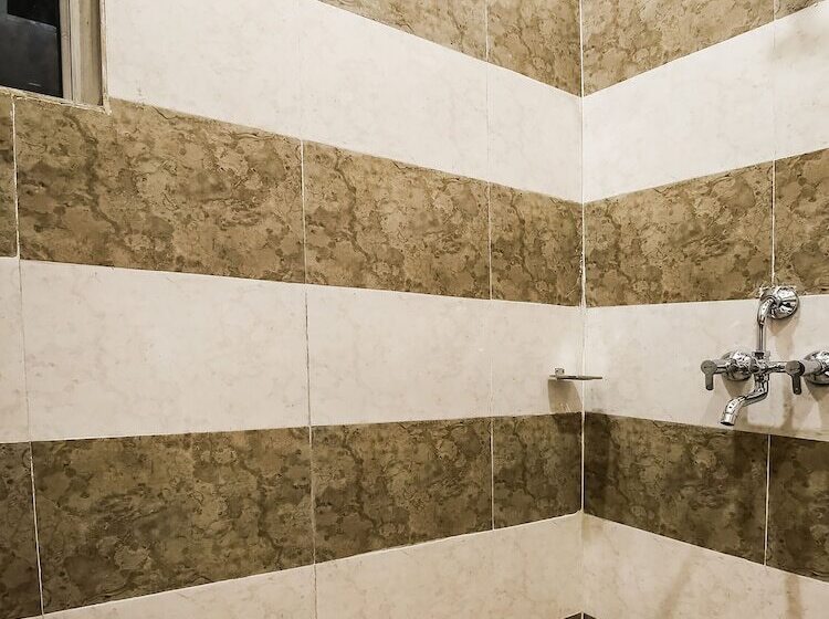 Отель Goldenland By Oyo Rooms