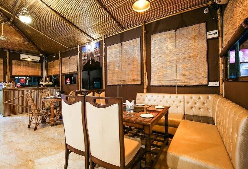 Отель Goldenland By Oyo Rooms