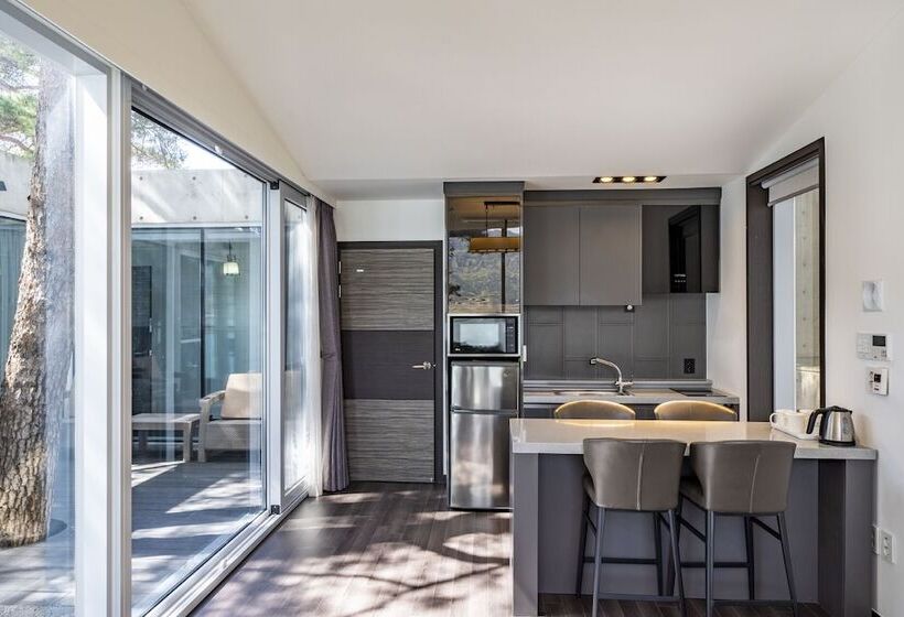 호텔 Goseong Hansan Marina Resort