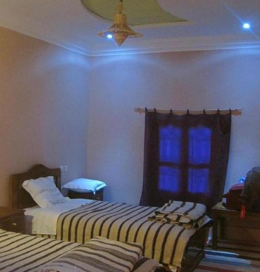 호텔 Gîte D étape Tamaloute