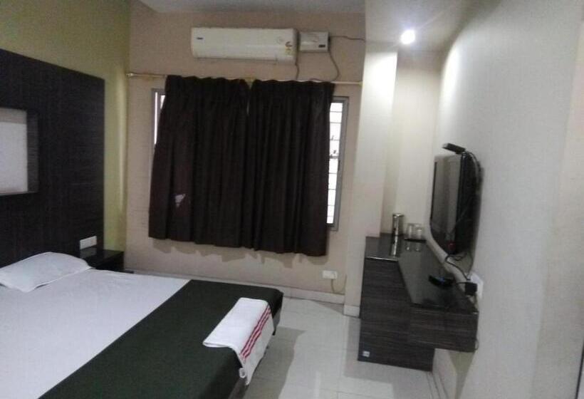 فندق Iroomz Hoysala Residency