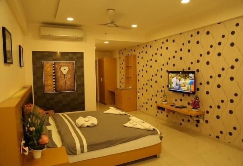 בית מלון כפרי Iroomz Nakshatralr