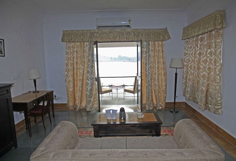 فندق Jhadol Safari Resort