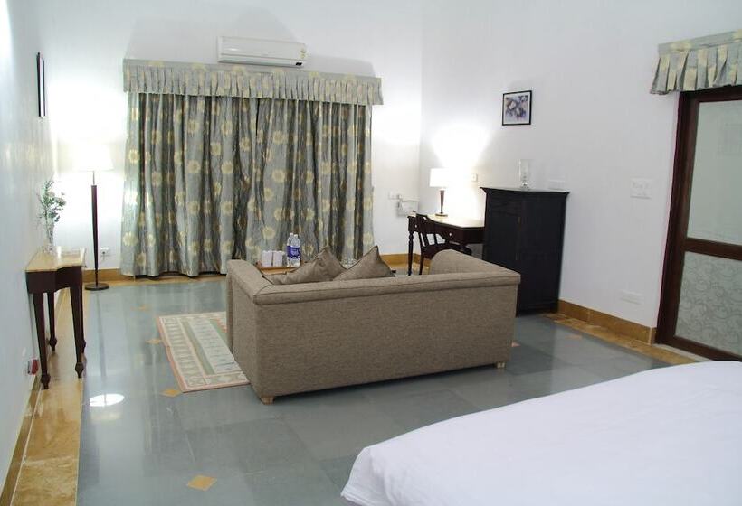 فندق Jhadol Safari Resort