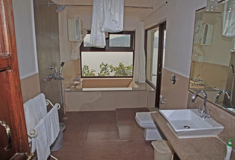 فندق Jhadol Safari Resort