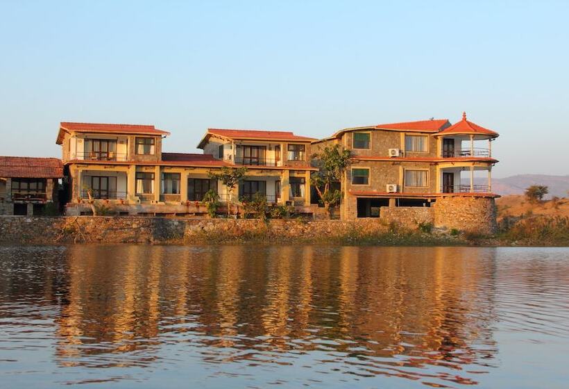 فندق Jhadol Safari Resort