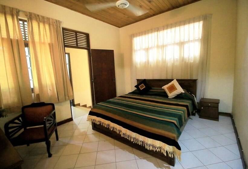 Отель Lake Garden Villa   Kelaniya