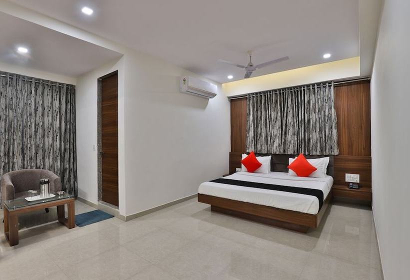 فندق Capital O 29562  Luxura