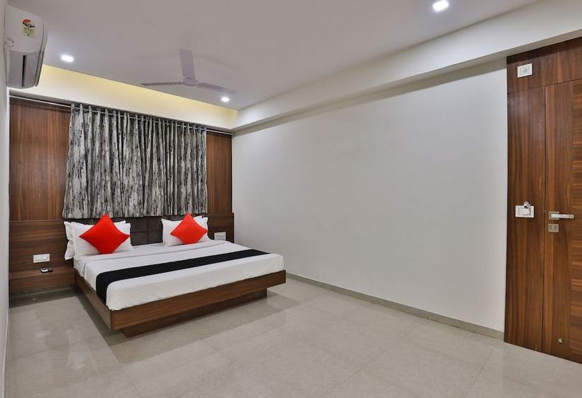 فندق Capital O 29562  Luxura