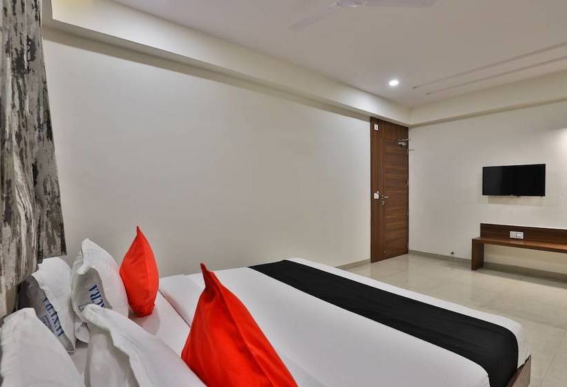 فندق Capital O 29562  Luxura