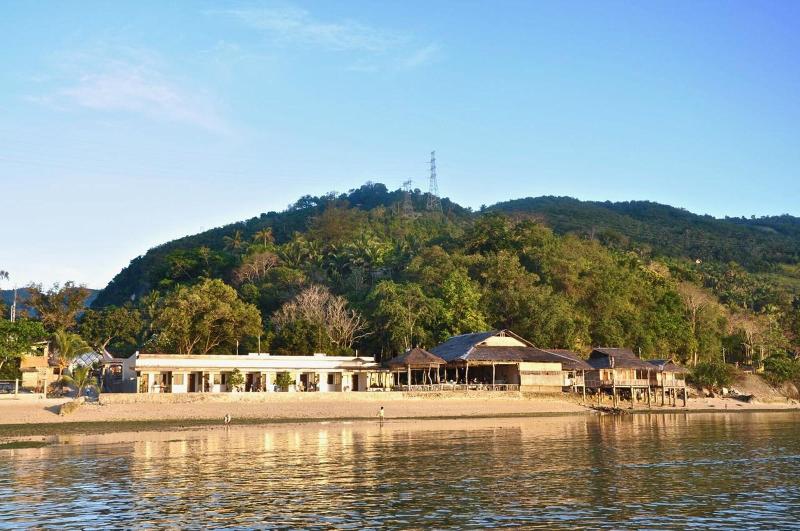 酒店 Matutinao Beach