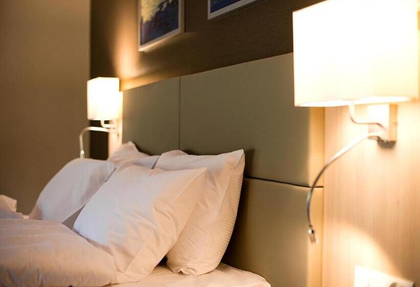 Отель Molo Resort