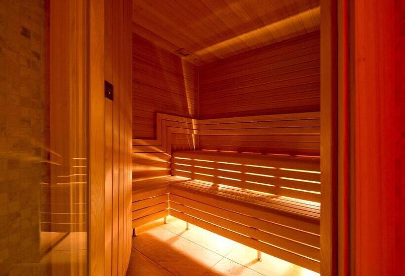 Отель Molo Resort