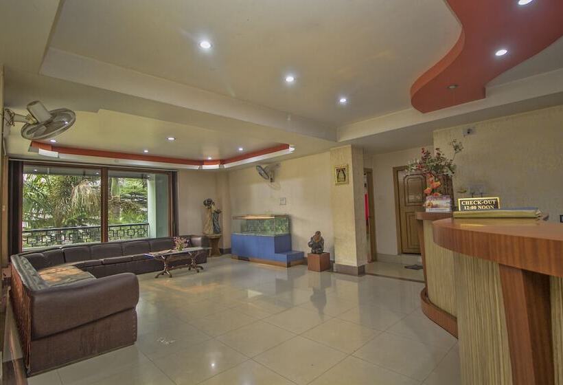 فندق Nandanik Palace By Oyo Rooms