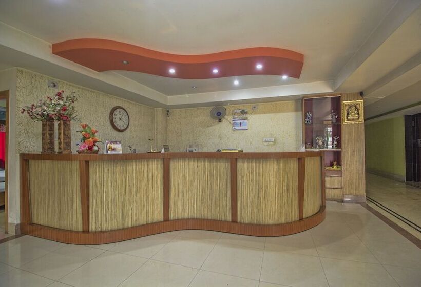 فندق Nandanik Palace By Oyo Rooms