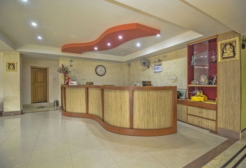 فندق Nandanik Palace By Oyo Rooms