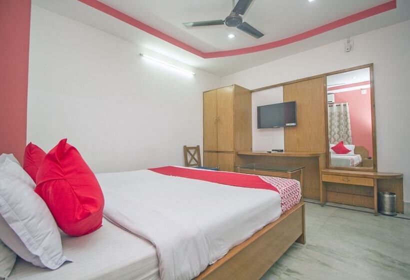 ホテル Nandanik Palace By Oyo Rooms