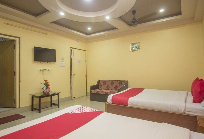 فندق Nandanik Palace By Oyo Rooms