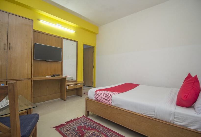 فندق Nandanik Palace By Oyo Rooms