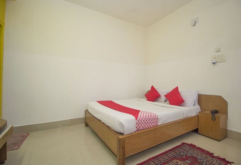 فندق Nandanik Palace By Oyo Rooms