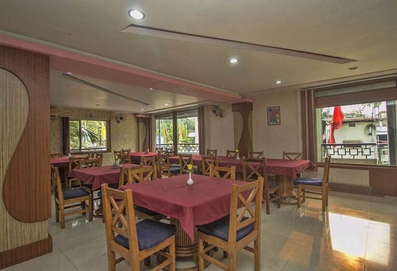 فندق Nandanik Palace By Oyo Rooms