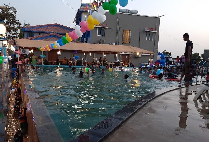 בית מלון כפרי Natraj & Resort