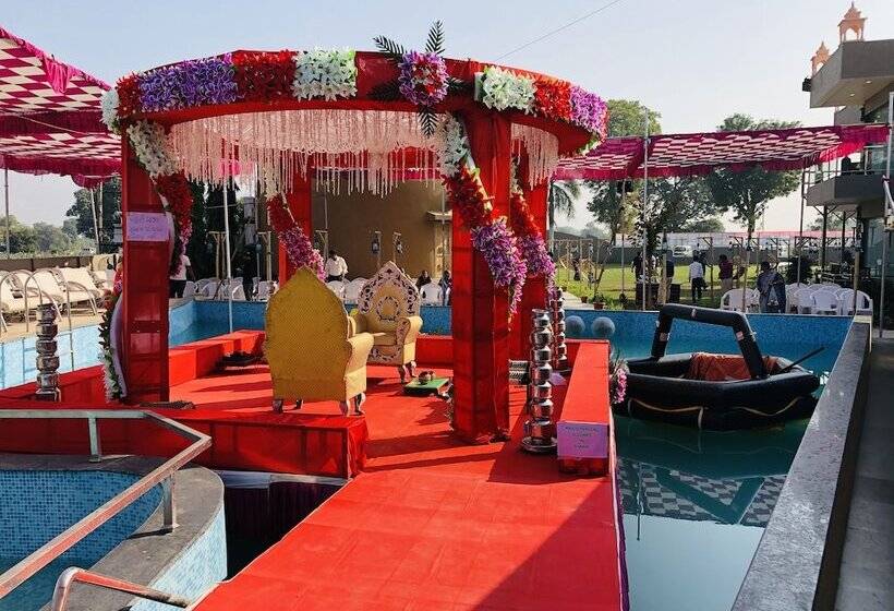 فندق Natraj & Resort