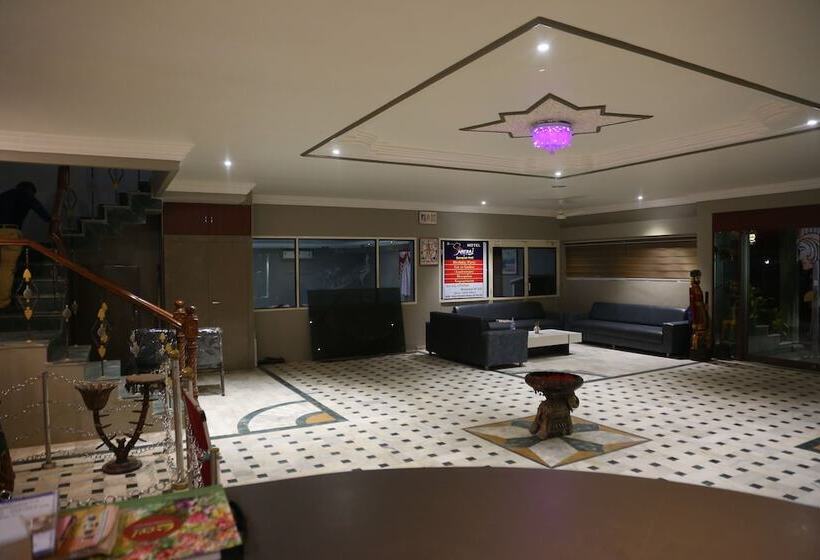 בית מלון כפרי Natraj & Resort