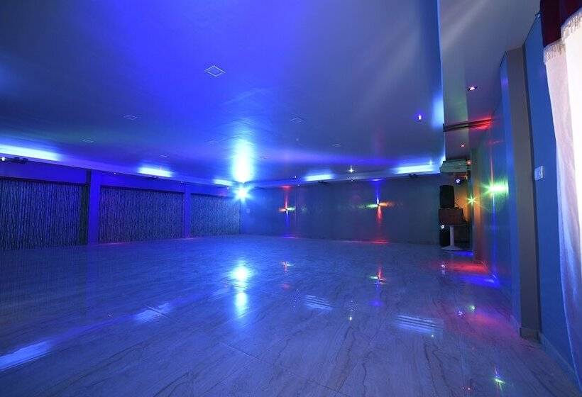 בית מלון כפרי Natraj & Resort