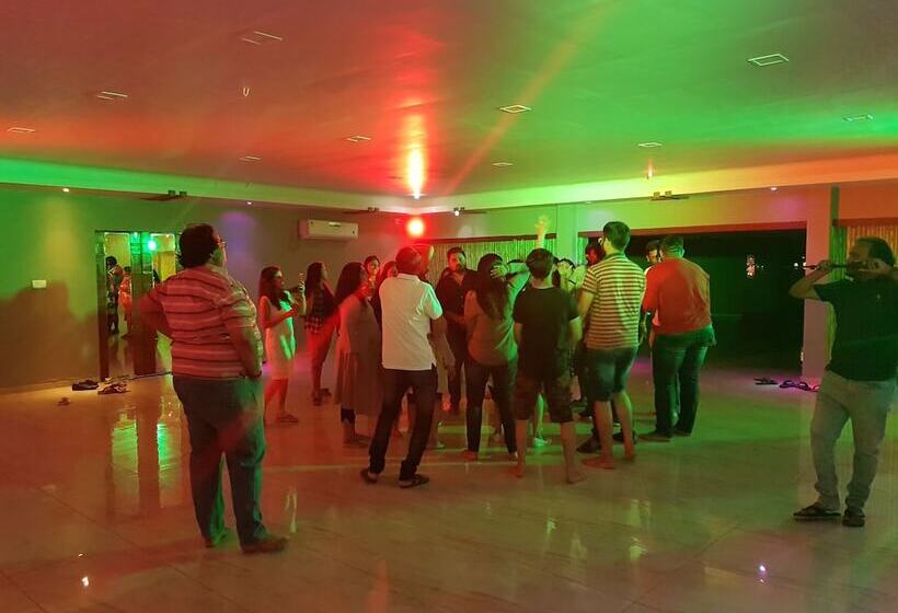 בית מלון כפרי Natraj & Resort