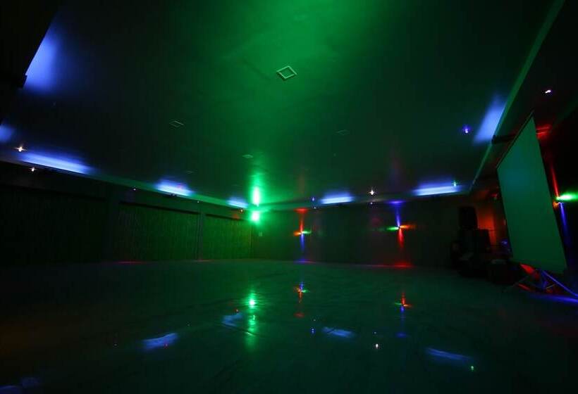 בית מלון כפרי Natraj & Resort