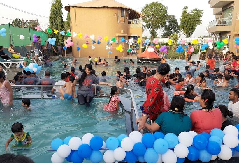 בית מלון כפרי Natraj & Resort