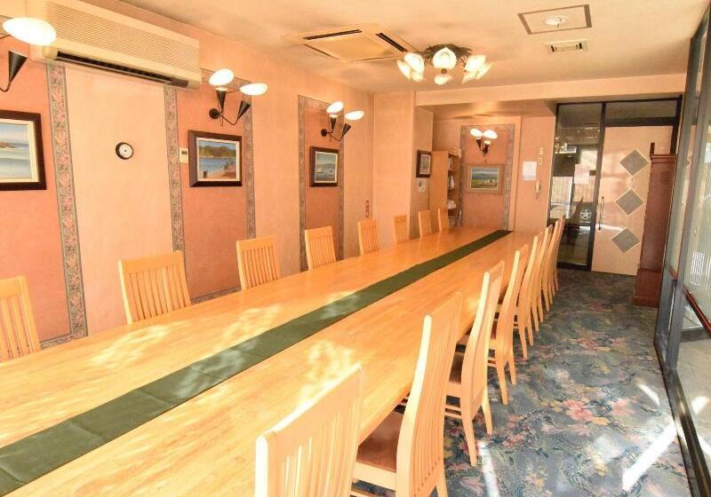 酒店 New White House