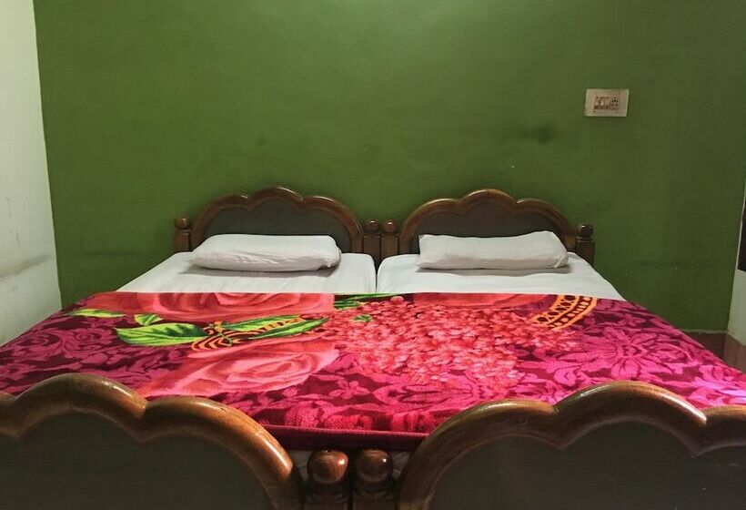 호텔 New White House Tikamgarh