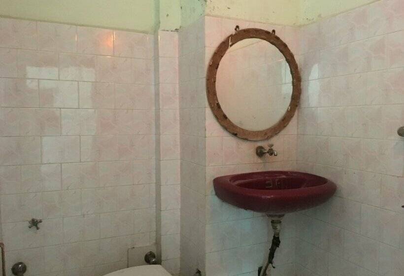 בית מלון כפרי New White House Tikamgarh