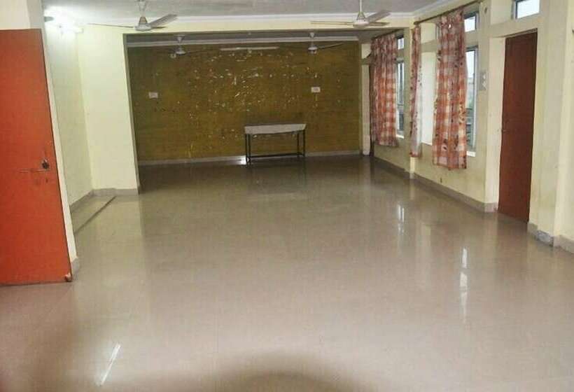 ホテル New White House Tikamgarh