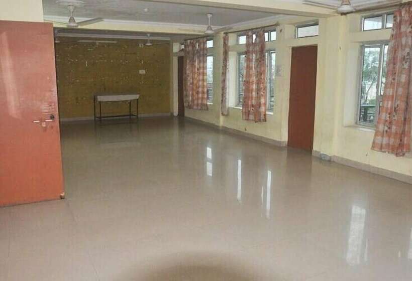 호텔 New White House Tikamgarh