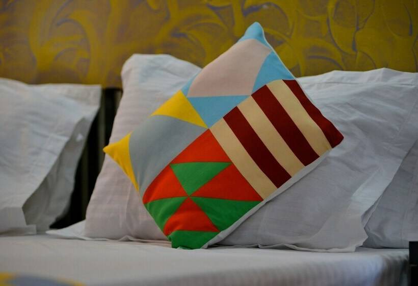 ホテル Oyo Home 16133 2bhk Luxury Farmhouse