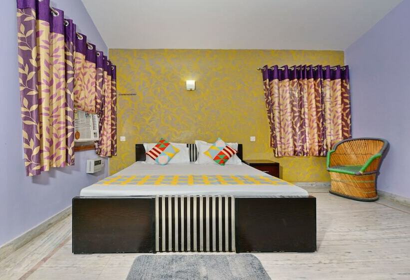 ホテル Oyo Home 16133 2bhk Luxury Farmhouse