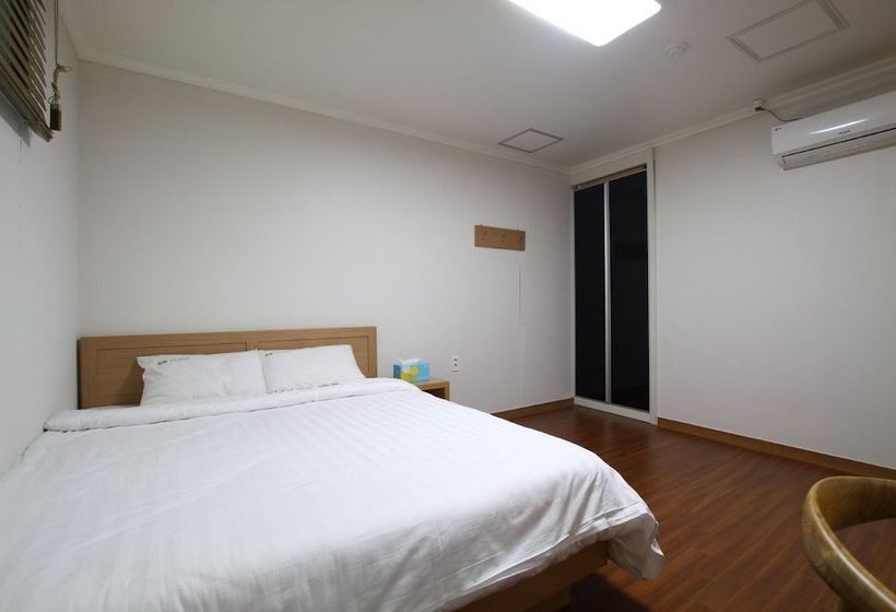 Prada Hotel & Pension