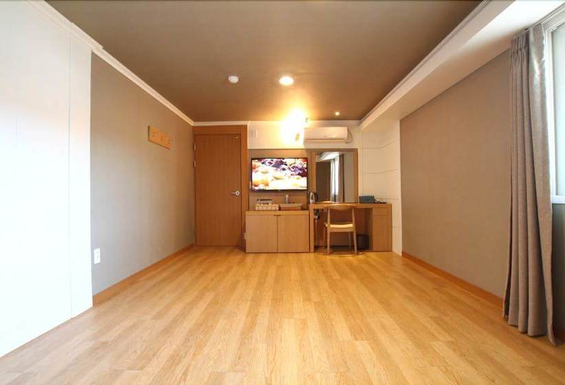 Prada Hotel & Pension