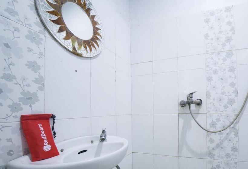 Отель Reddoorz Syariah Near Rsud Ainun Habibie Gorontalo