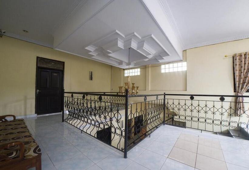 Отель Reddoorz Syariah Near Rsud Ainun Habibie Gorontalo