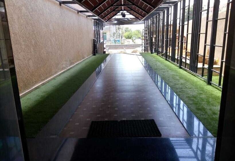 ホテル Redlas Inn