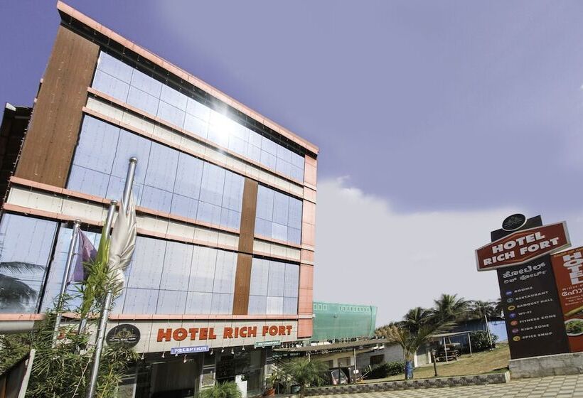בית מלון כפרי Rich Fort By Oyo Rooms