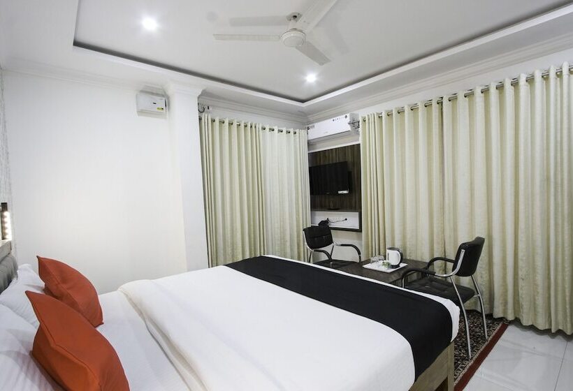 בית מלון כפרי Rich Fort By Oyo Rooms